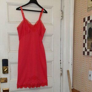 Vintage *** PETTICOAT*** Never Worn ~ 38